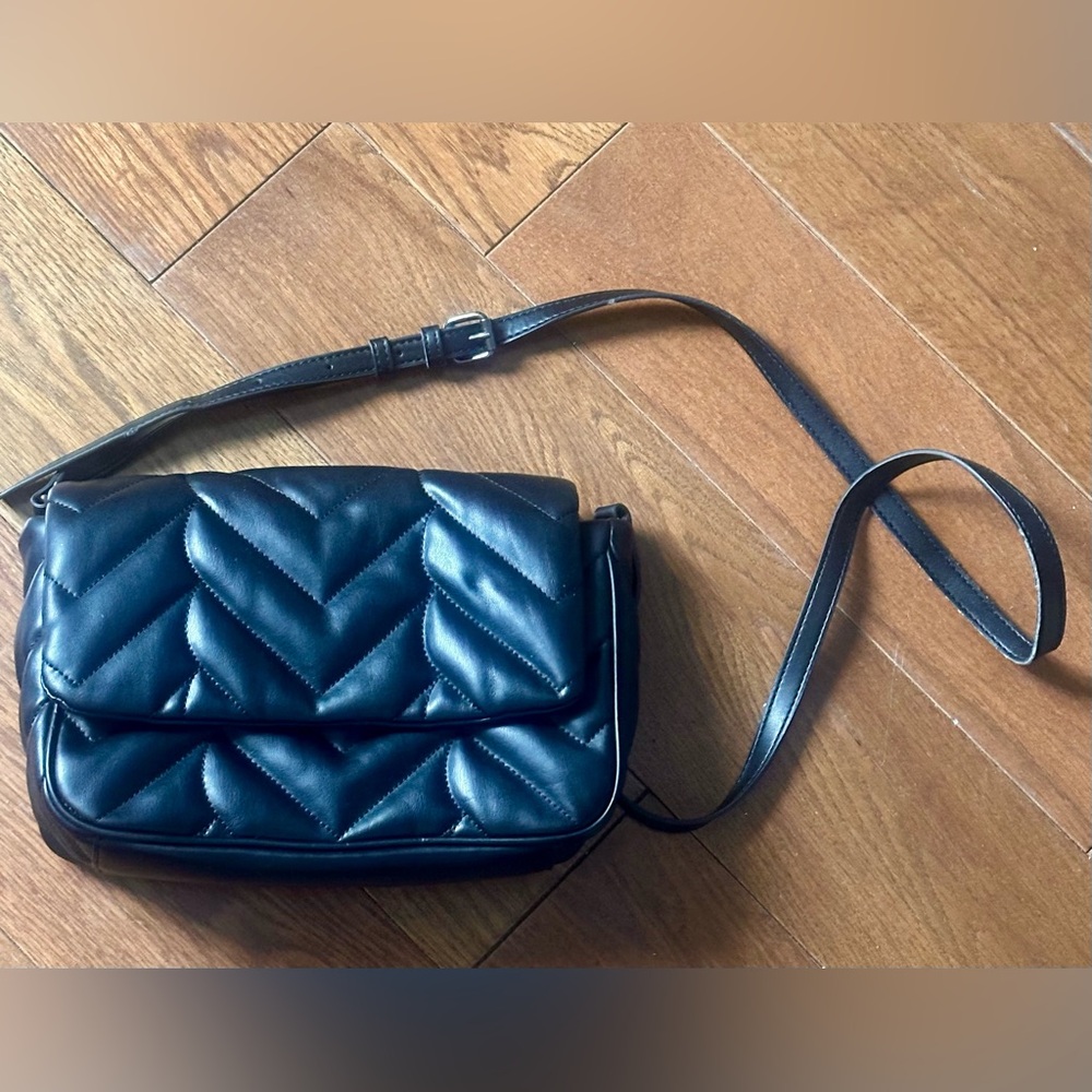 Simply Vera wang crossbody purse